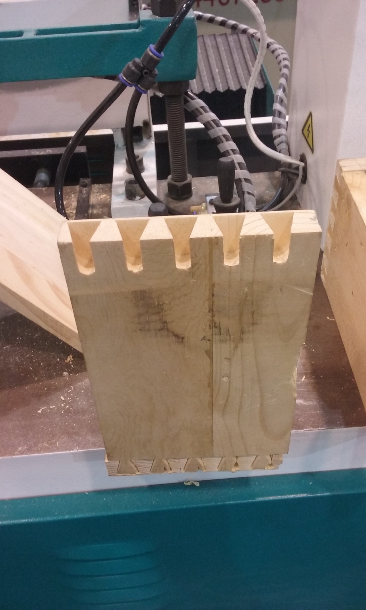 燕尾開榫機 -從事蜂箱制作行業(yè)的福音-木工機械-榫槽機-開榫機-數(shù)控帶